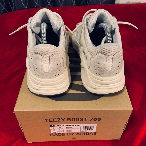 YEEZY BOOST 700 ANALOG - Picture 6 of 8